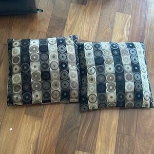 Decorative Pillows - Set of 2 - Excellent Condition